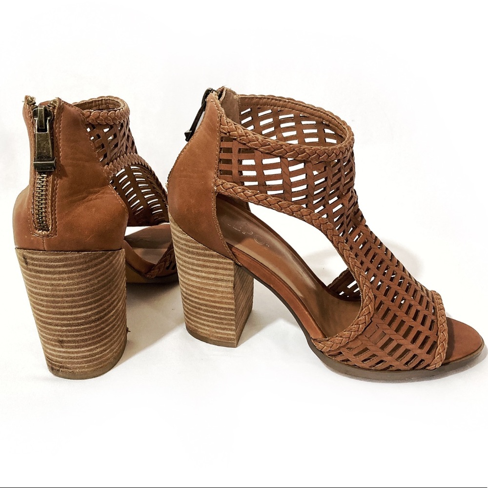 Report block heel sandals